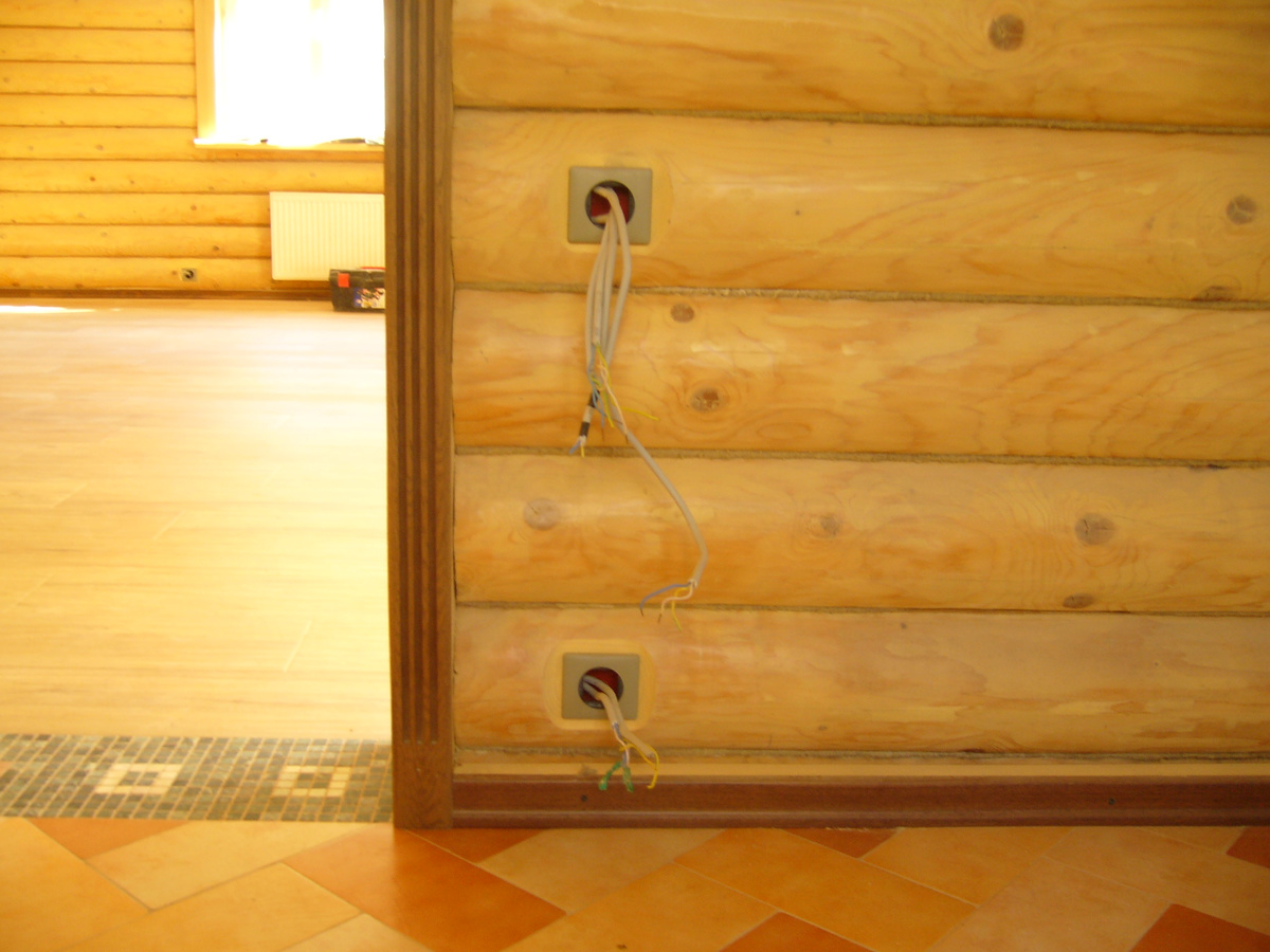 электромонтаж проводки в деревянном доме